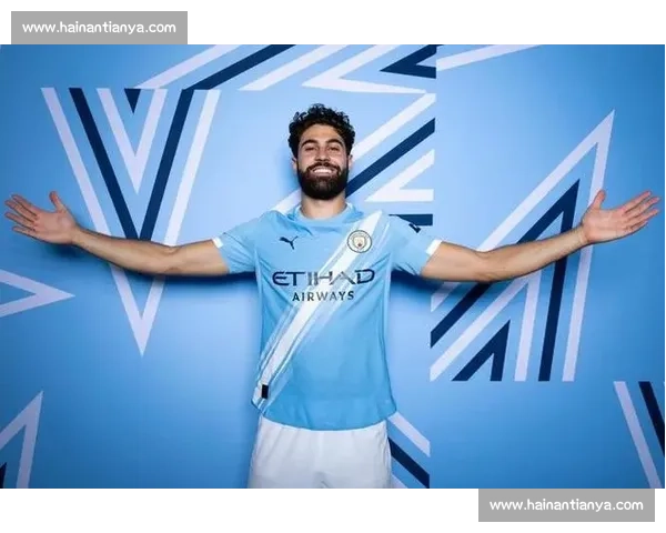 曼城定妆照集体搓手引热议：这是什么神秘仪式？